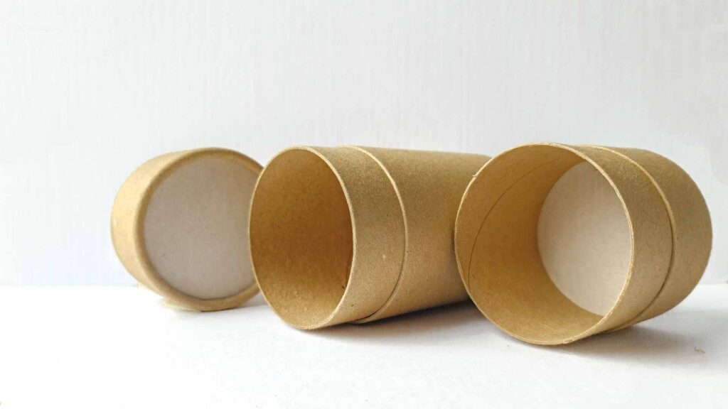 envase de cartón con tapa